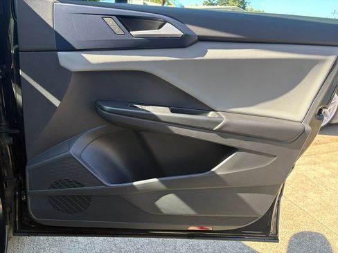 Used 2022 Volkswagen Taos SE image 25