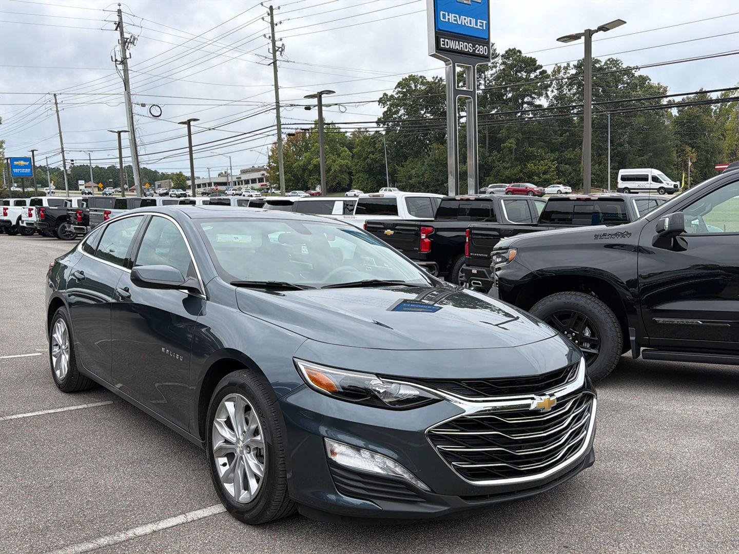 Used 2020 Chevrolet Malibu LT w/ Leather Package FWD image 4