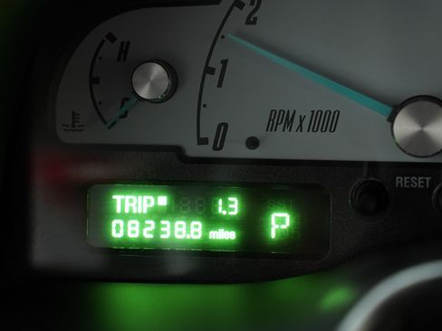 Used 2002 Ford Thunderbird image 32