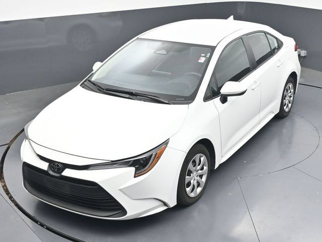 Used 2025 Toyota Corolla LE FWD image 38
