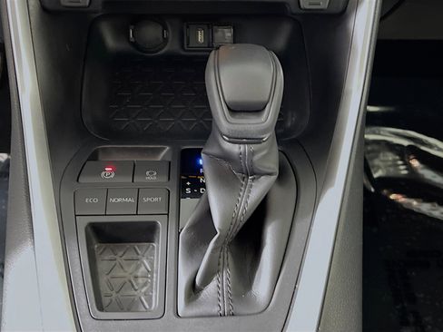 Used 2020 Toyota RAV4 XLE w/ Convenience Package image 24