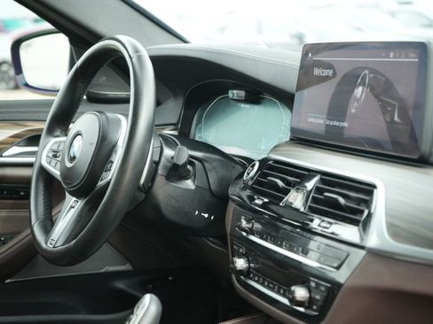 Used 2021 BMW 530e xDrive w/ Executive Package image 12