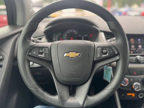 Used 2021 Chevrolet Trax LT FWD image 21