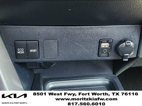 Used 2017 Toyota RAV4 LE FWD image 18