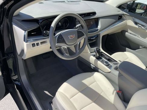 Used 2020 Cadillac XT5 Premium Luxury FWD image 2