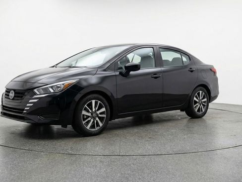 Used 2025 Nissan Versa SV image 3