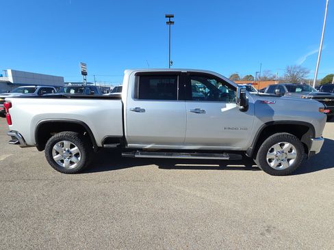 Used 2020 Chevrolet Silverado 2500 LTZ w/ LTZ Plus Package image 10