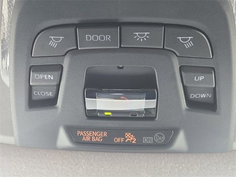 Used 2023 Toyota Corolla Cross XLE image 25