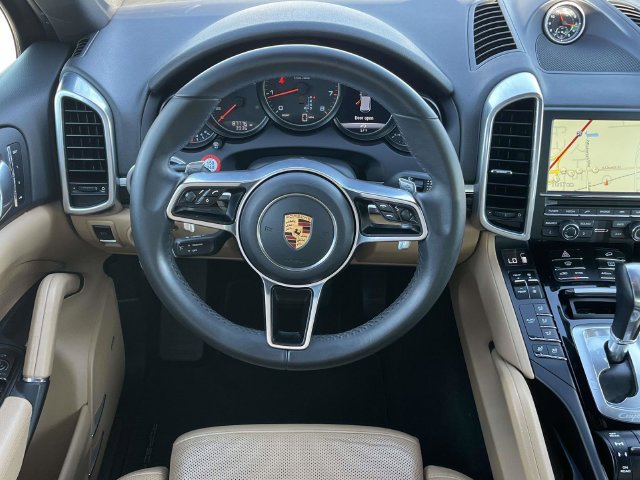 Used 2016 Porsche Cayenne AWD/4WD image 18