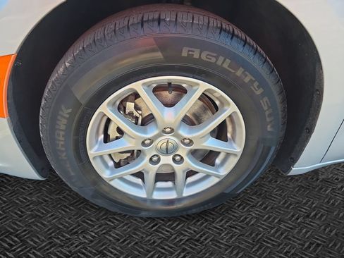 Used 2024 Chrysler Pacifica Touring-L FWD image 11