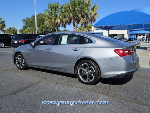 Used 2025 Chevrolet Malibu LT FWD image 3