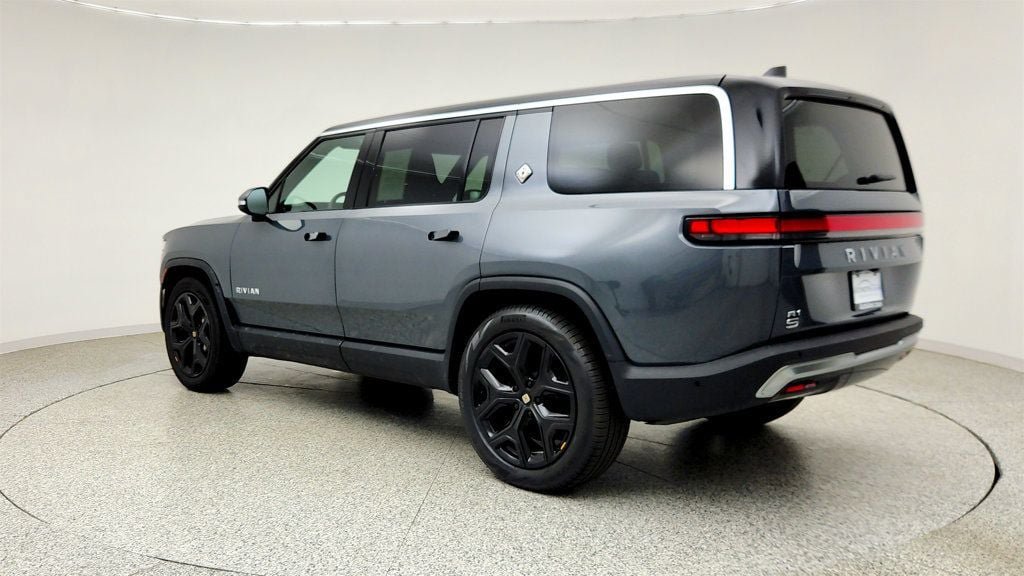 Used 2024 Rivian R1S Adventure Dual AWD/4WD image 7