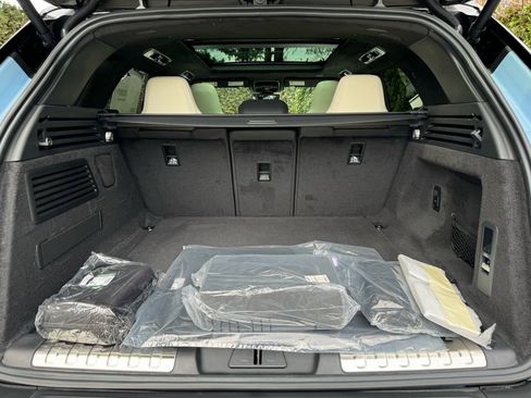 New 2025 Land Rover Range Rover Sport SV Edition Two image 17