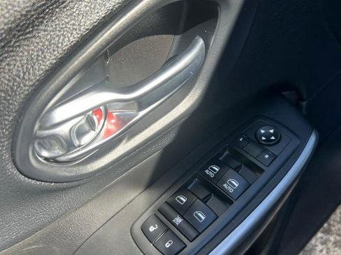 Used 2019 Jeep Cherokee Latitude Plus image 12