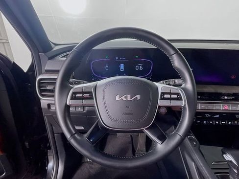 Used 2024 Kia Telluride EX w/ EX Captain's Chair Package image 12