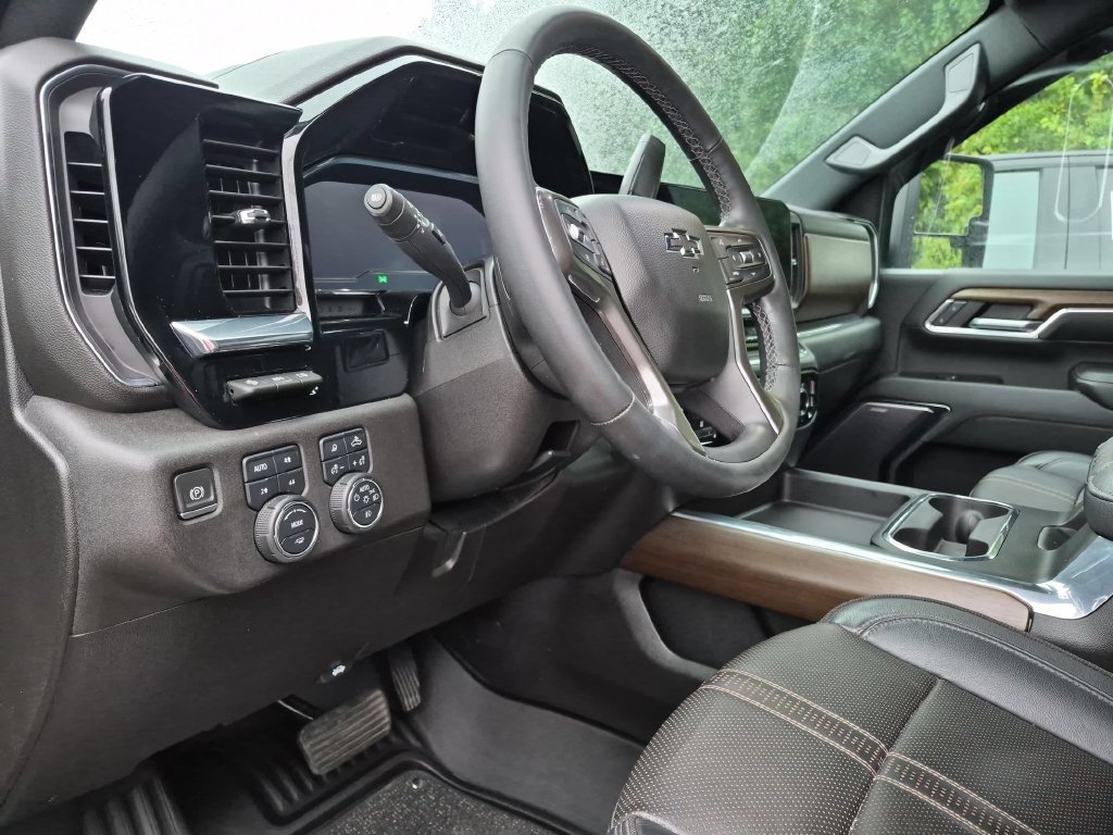 Used 2024 Chevrolet Silverado 2500 High Country w/ High Country Premium Package AWD/4WD image 14