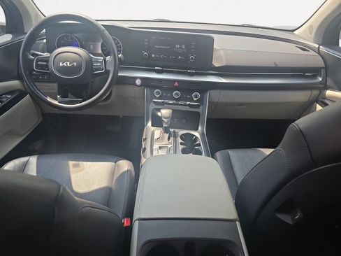 Certified 2024 Kia Carnival LX FWD image 2