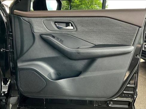 Certified 2023 Nissan Rogue SV FWD image 22