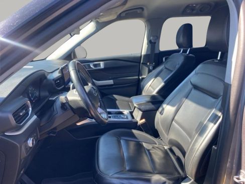 Used 2021 Ford Explorer XLT w/ Equipment Group 202A image 13