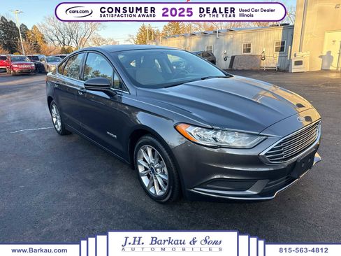 Used 2017 Ford Fusion S image 1