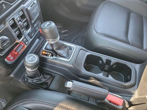 Used 2022 Jeep Wrangler Unlimited Rubicon w/ Dual Top Group AWD/4WD image 13