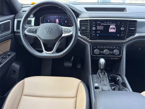 Used 2023 Volkswagen Atlas Cross Sport SE w/ Panoramic Sunroof Package image 28