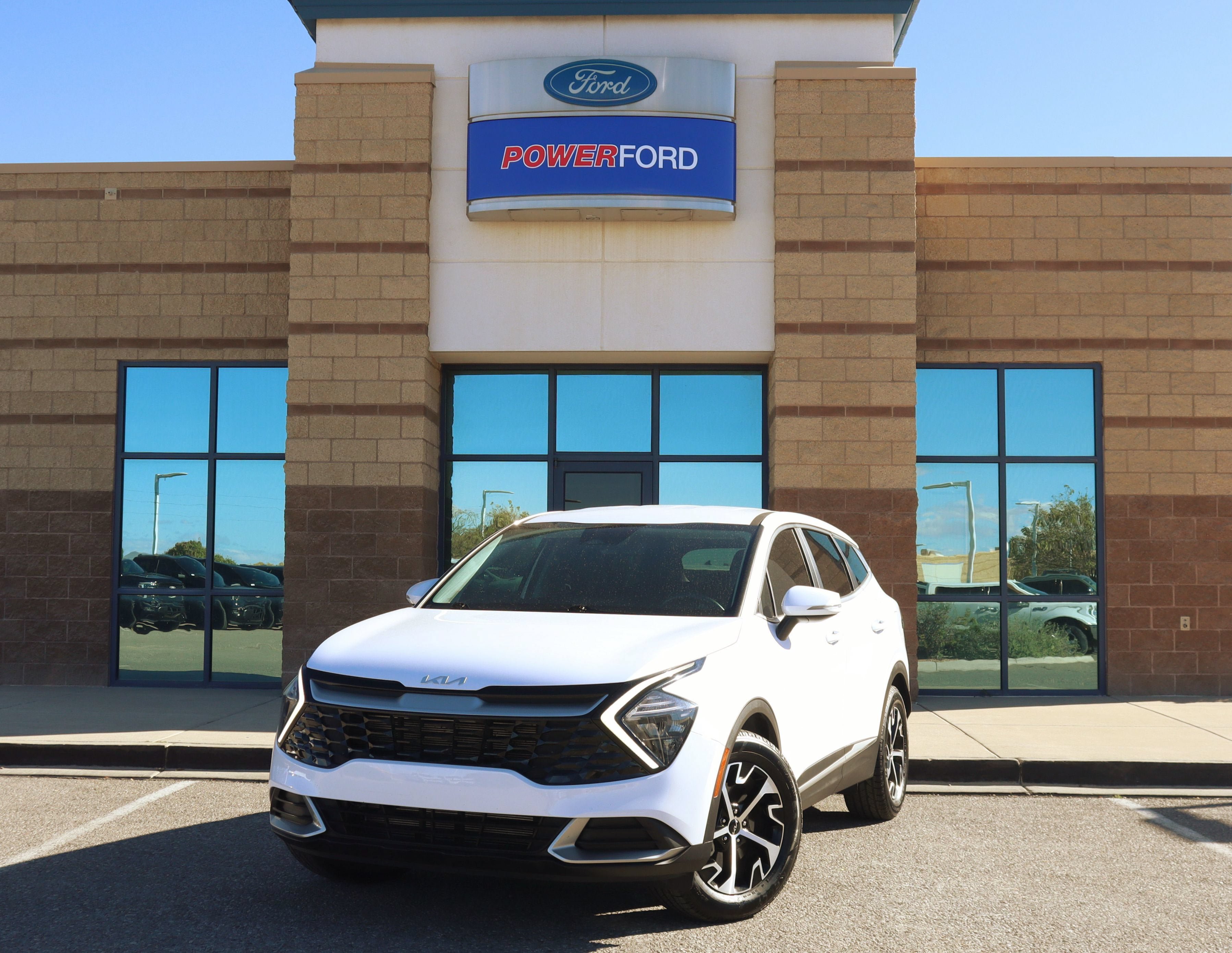 Used 2023 Kia Sportage EX FWD image 2