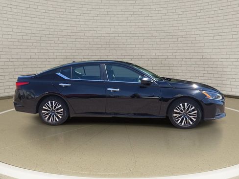 Used 2024 Nissan Altima 2.5 SV FWD image 4