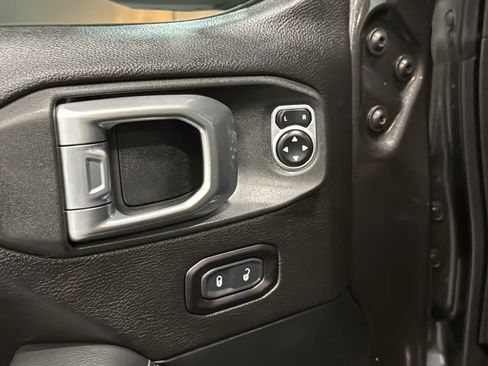 Used 2019 Jeep Wrangler Unlimited Sahara w/ Cold Weather Group AWD/4WD image 24