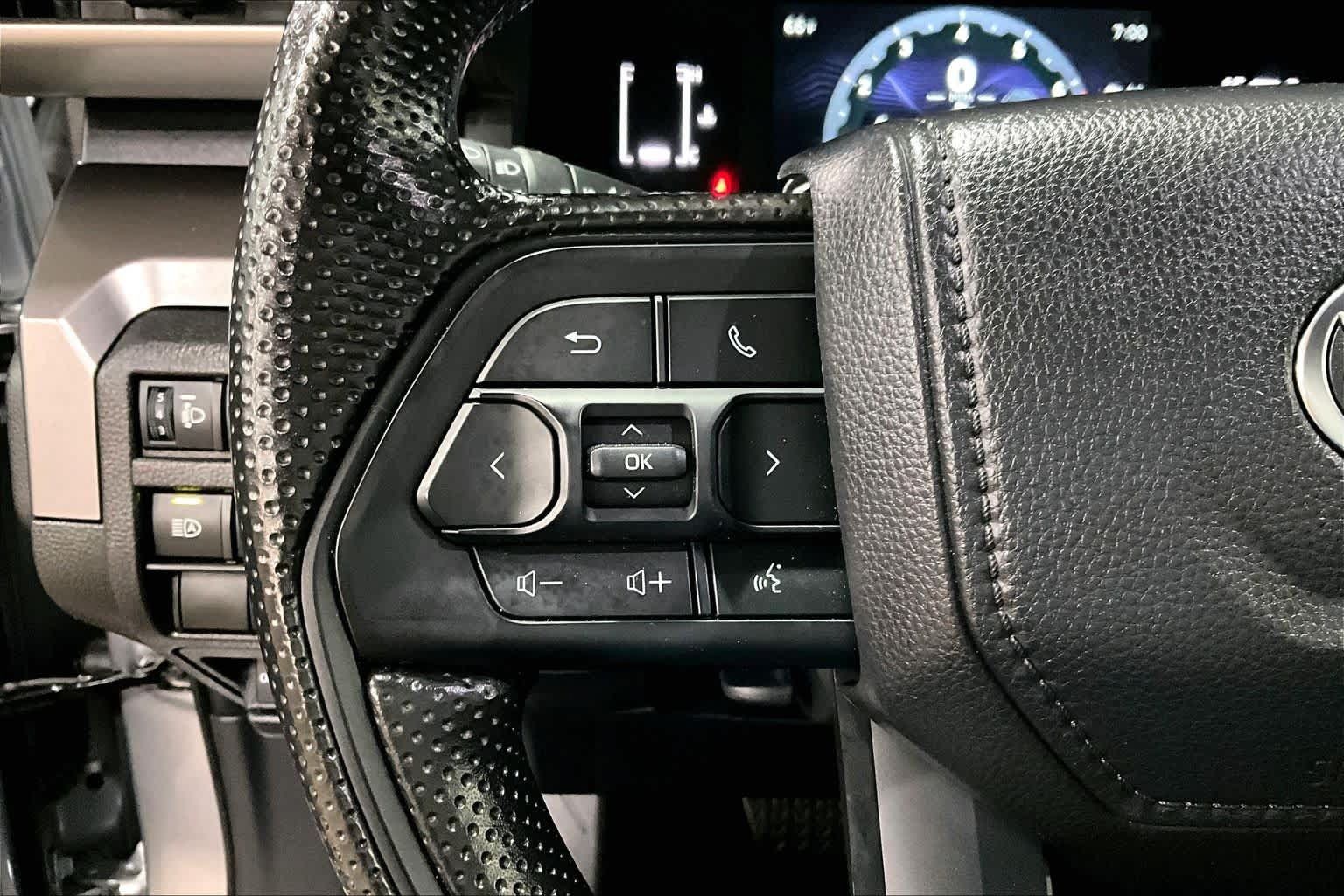 Certified 2025 Toyota Tacoma SR5 AWD/4WD image 22