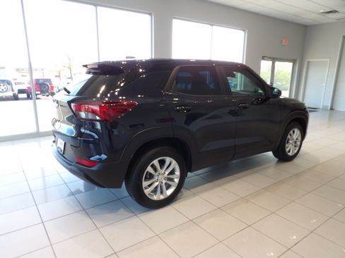 Used 2021 Chevrolet TrailBlazer LS FWD image 4