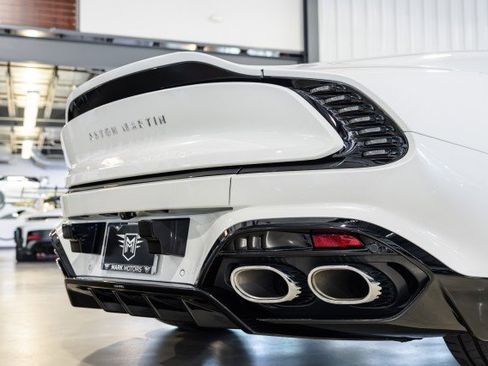 Used 2025 Aston Martin Vanquish RWD image 19