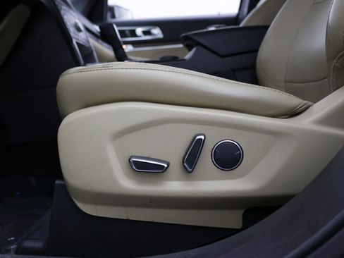 Used 2017 Ford Explorer Limited FWD image 16