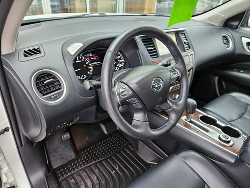 Used 2020 Nissan Pathfinder Platinum image 21