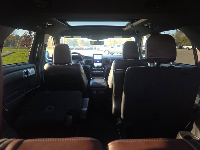 Used 2023 Ford Explorer Platinum w/ Premium Technology Package AWD/4WD image 11