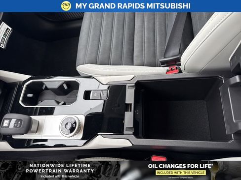 New 2026 Mitsubishi Outlander SE image 20