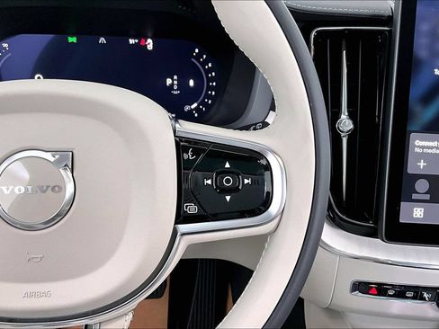 New 2026 Volvo XC60 B5 Ultra w/ Climate Package AWD/4WD image 11