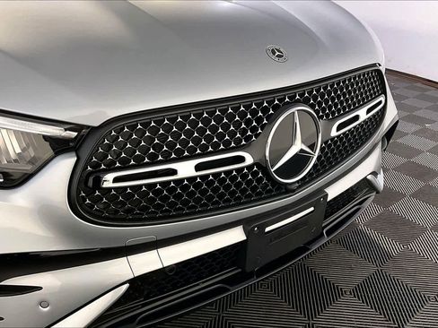 Used 2025 Mercedes-Benz GLC 300 4MATIC image 32