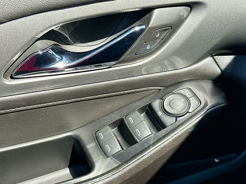 Used 2023 Chevrolet Traverse LT image 21