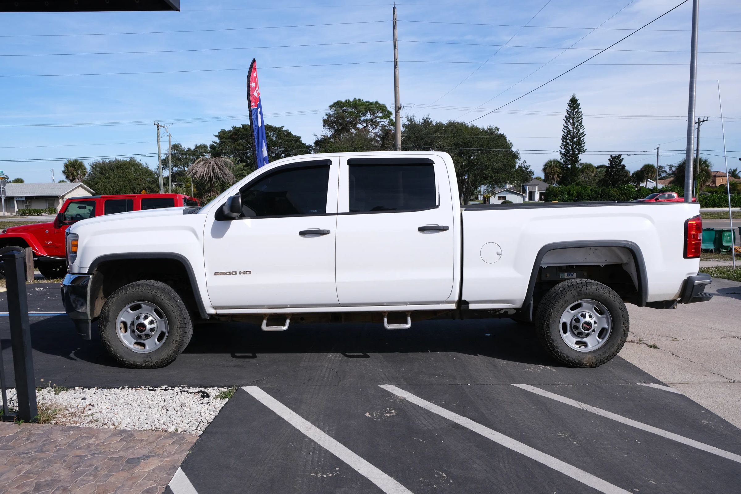 Used 2016 GMC Sierra 2500 2WD Crew Cab image 2
