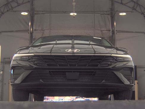 Used 2024 Hyundai Elantra SEL w/ Convenience Package image 4