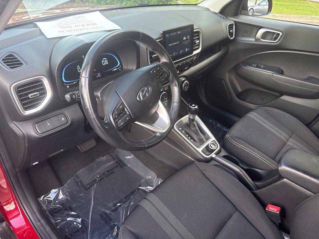 Used 2025 Hyundai Venue SEL FWD image 13