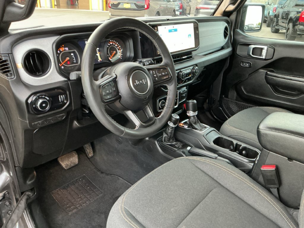 Used 2025 Jeep Wrangler Unlimited Sport AWD/4WD image 27