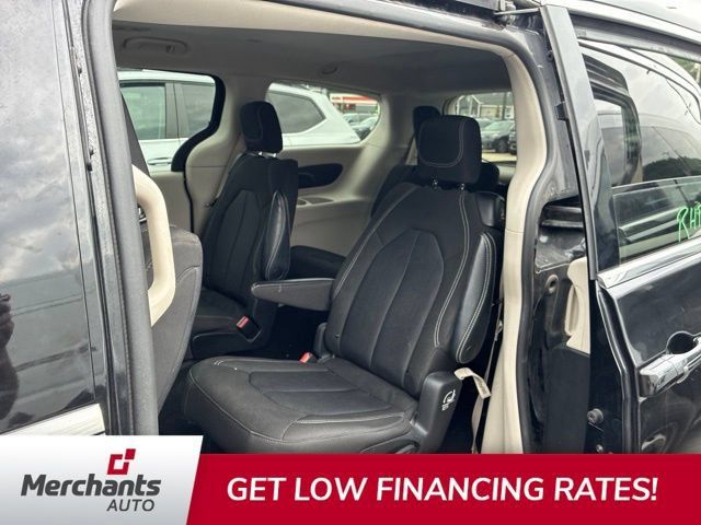 Used 2023 Chrysler Voyager LX FWD image 7