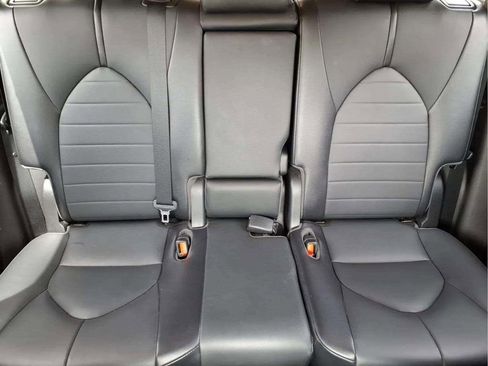 Used 2021 Toyota Highlander XLE FWD image 17