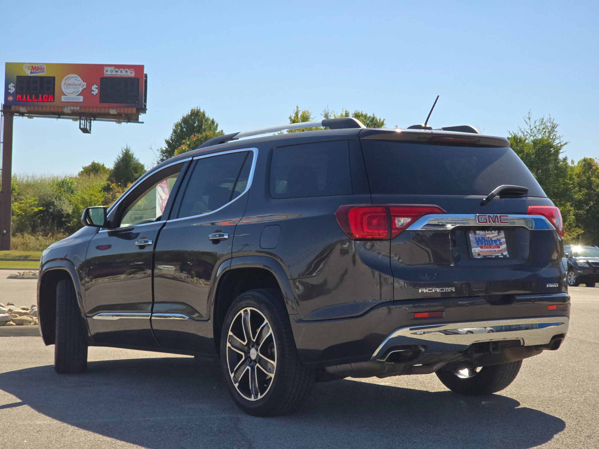 Used 2017 GMC Acadia Denali w/ Technology Package AWD/4WD image 10