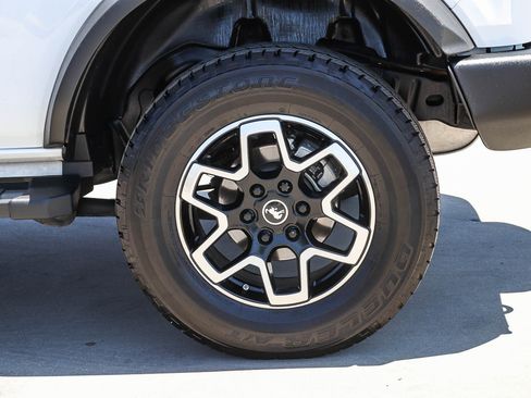 Used 2022 Ford Bronco Outer Banks w/ Sasquatch Package AWD/4WD image 10