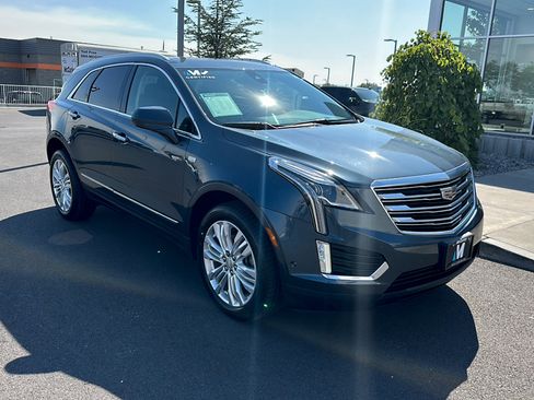 Used 2019 Cadillac XT5 Premium Luxury w/ Driver Assist Package AWD/4WD image 3