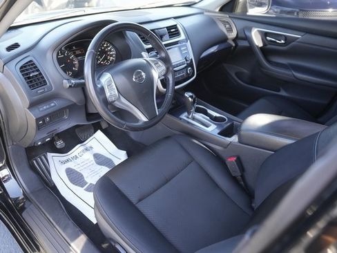 Used 2018 Nissan Altima 2.5 SR w/ Interior Lighting Package image 8