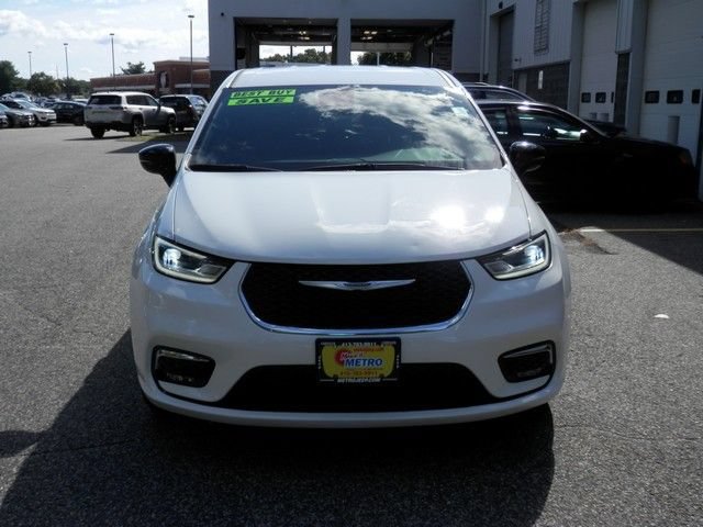 Used 2026 Chrysler Pacifica Select FWD image 3